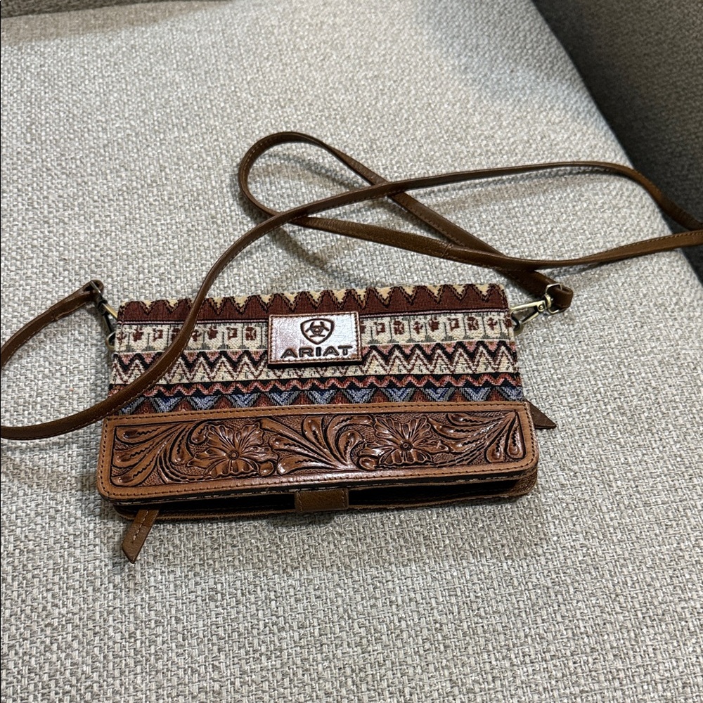 Ariat Multicolor Embroidered Clutch - Picture 6 of 8
